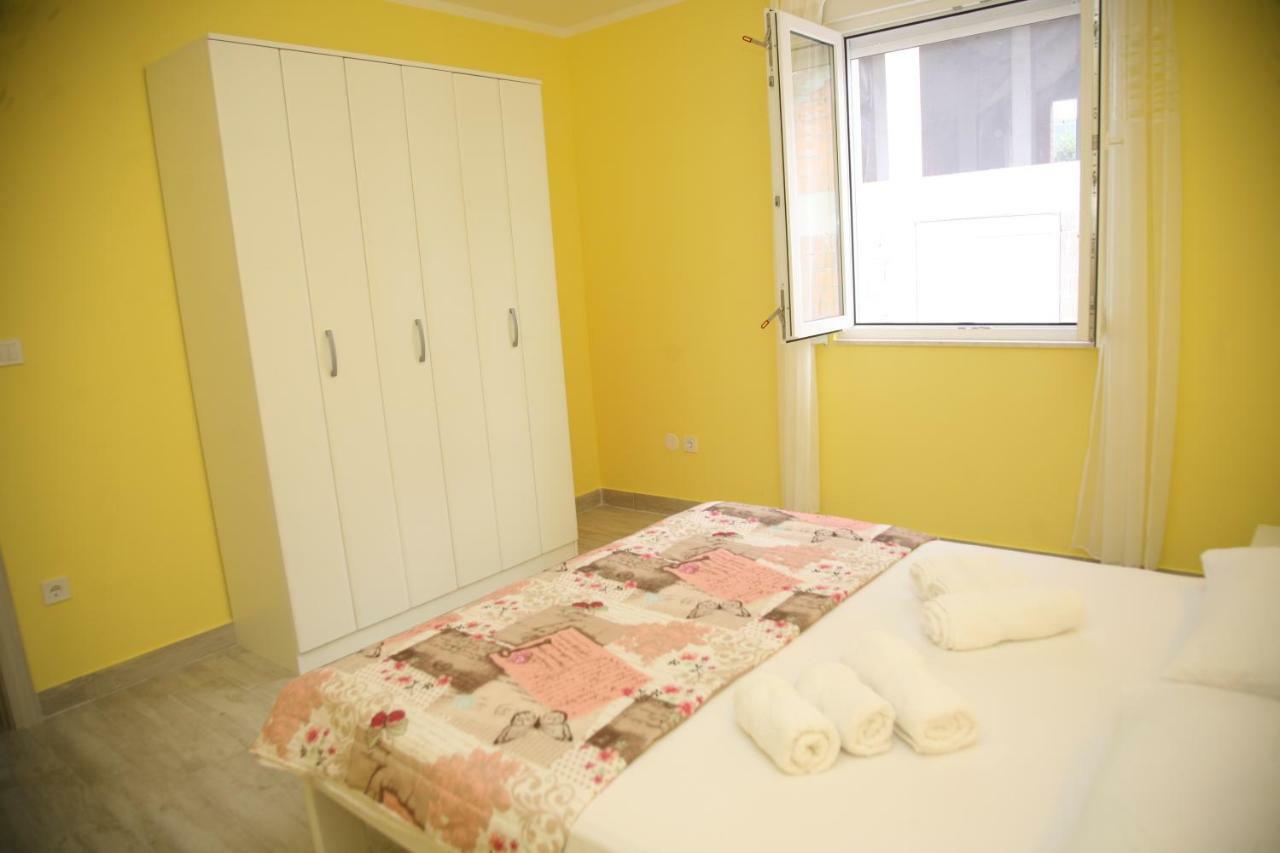Apartments Mira Tivat Exterior foto